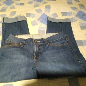 A cute pair of capris size 4